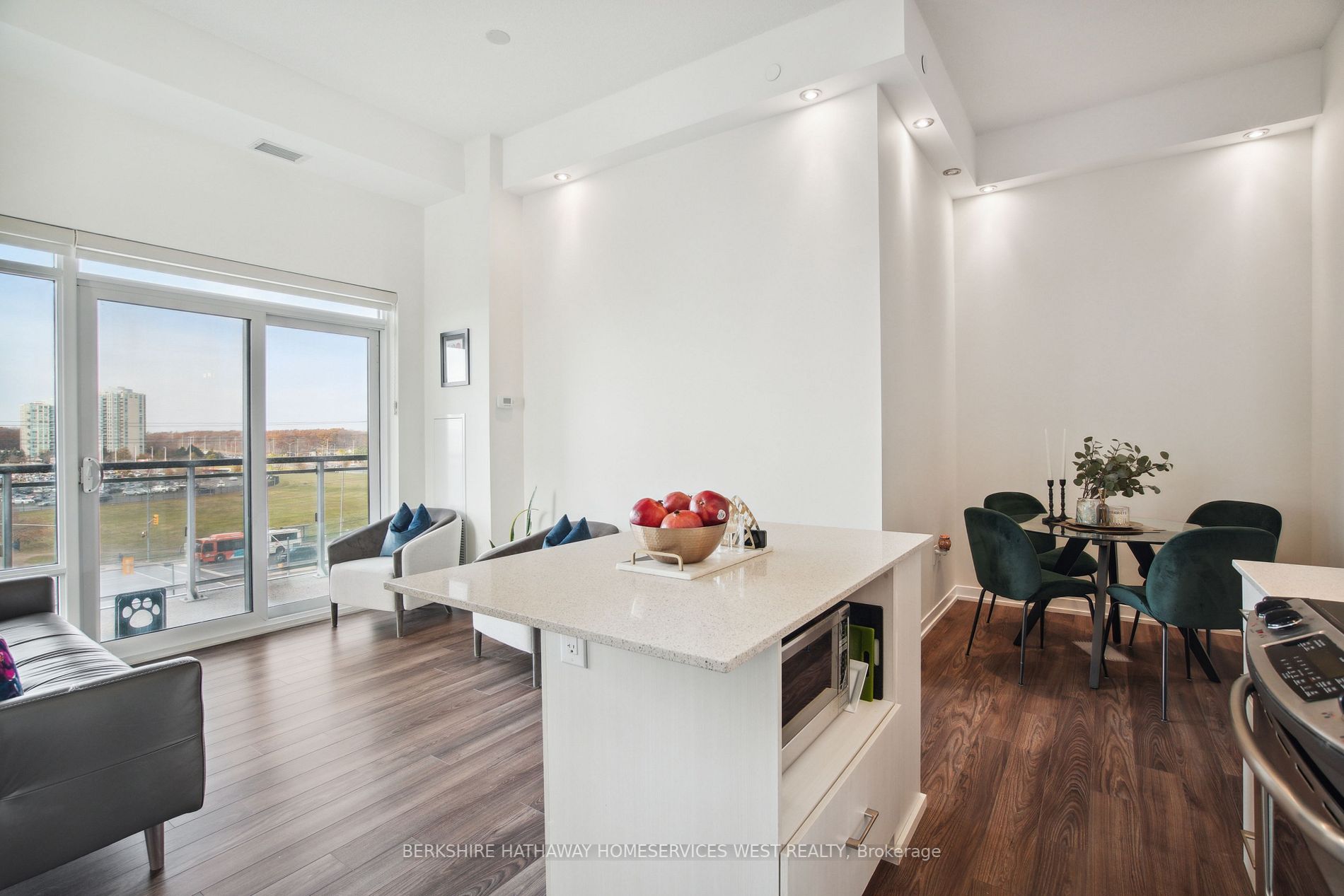 2560 Eglinton Avenue W, #507