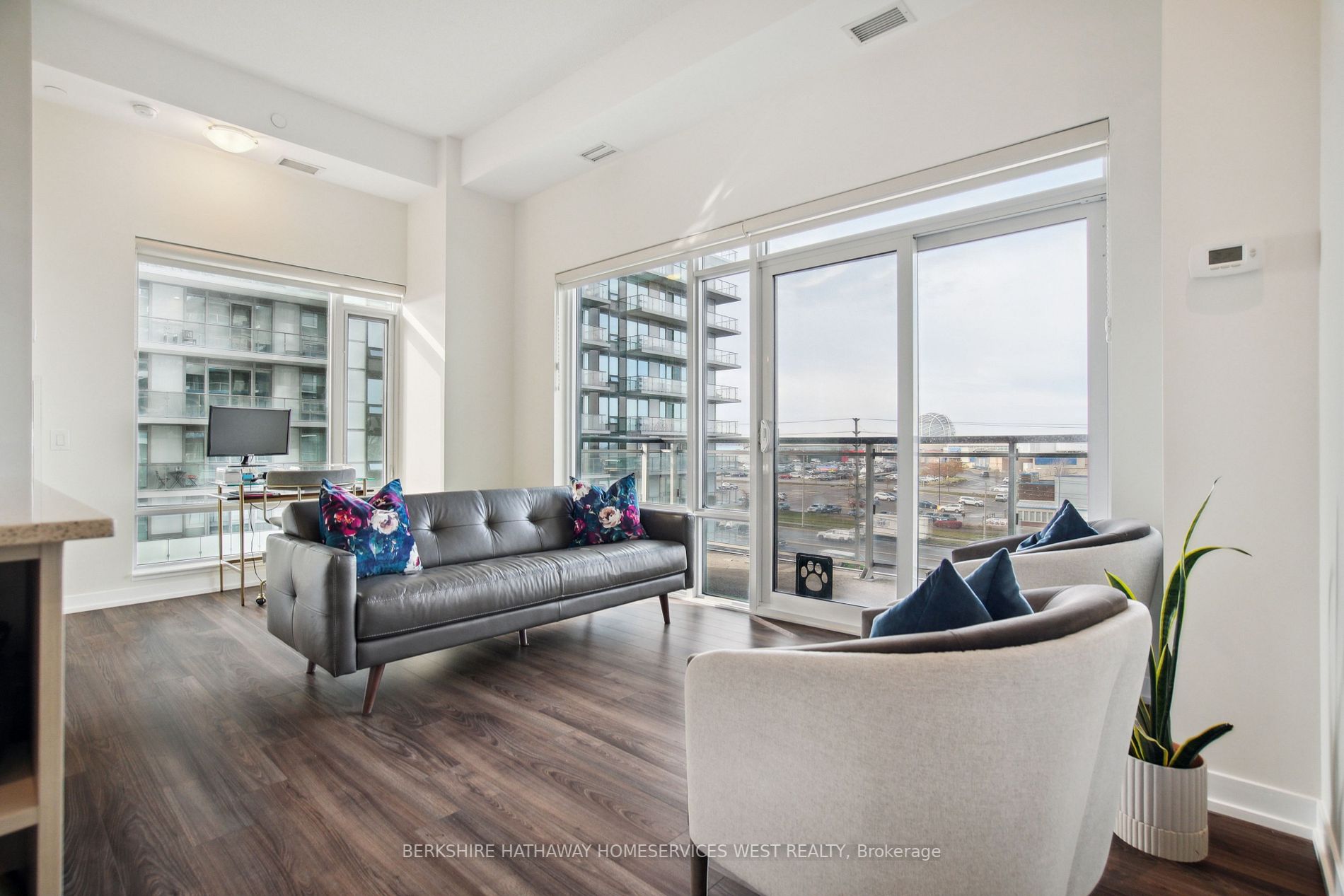 2560 Eglinton Avenue W, #507
