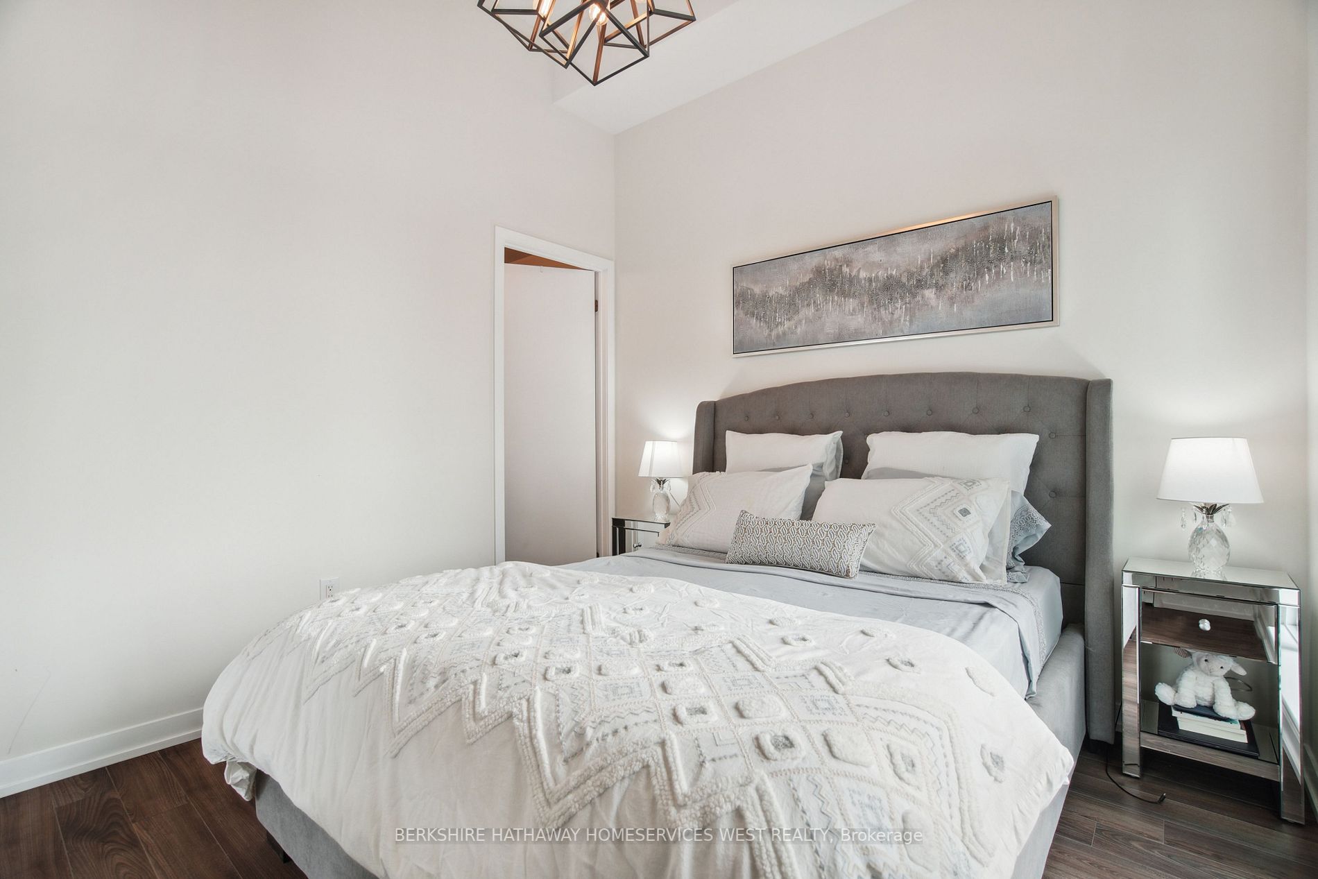 2560 Eglinton Avenue W, #507