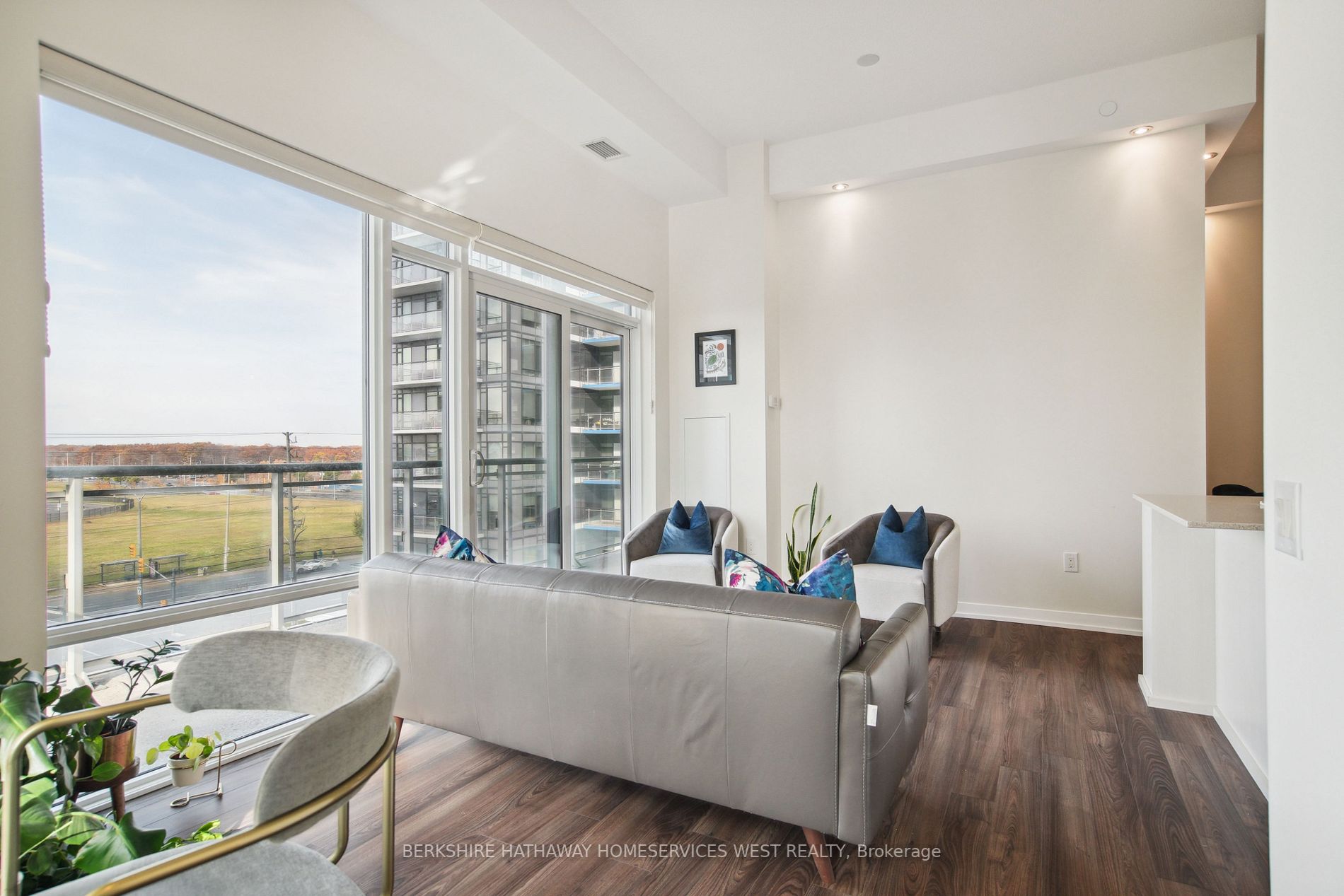 2560 Eglinton Avenue W, #507