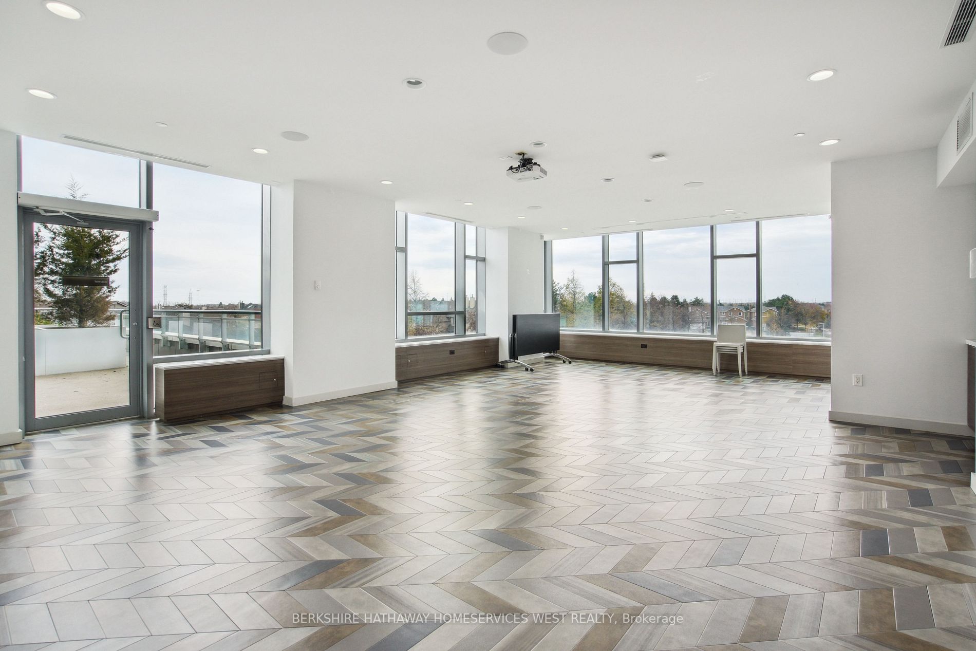 2560 Eglinton Avenue W, #507
