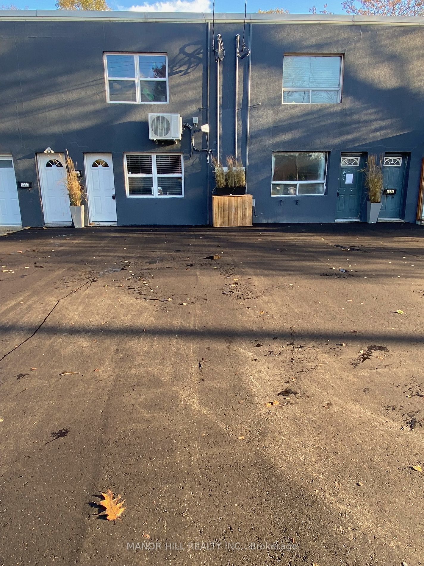 1334 Lakeshore Rd W