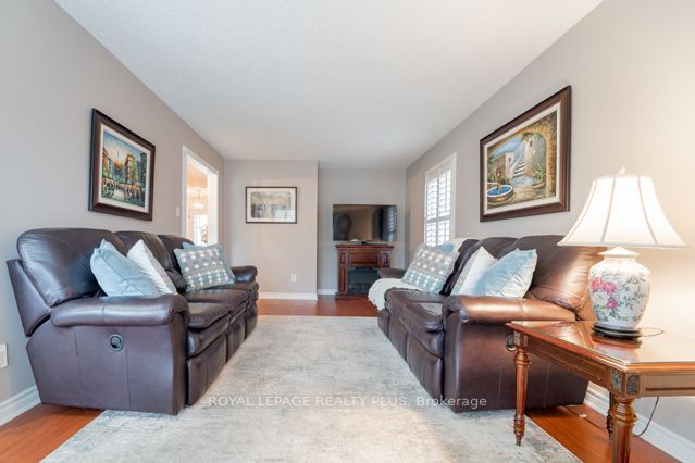 4078 Rossland Cres