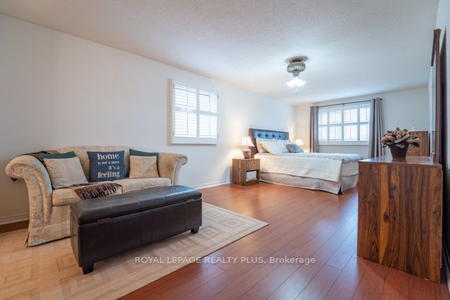 4078 Rossland Cres