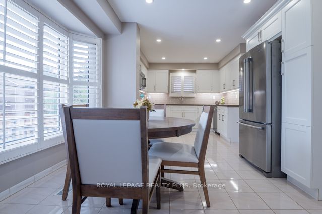 4078 Rossland Cres