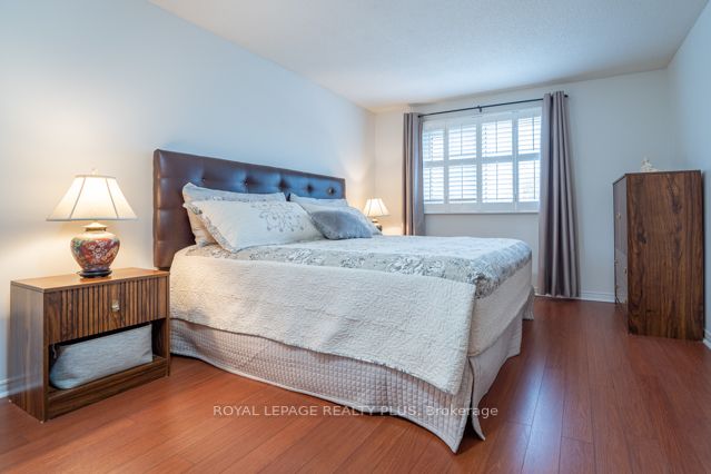 4078 Rossland Cres