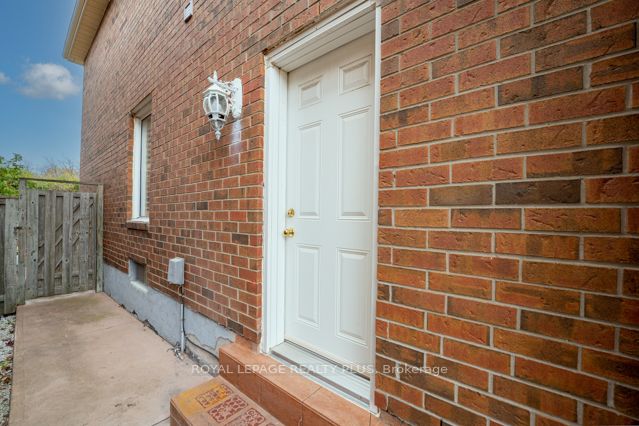 4078 Rossland Cres