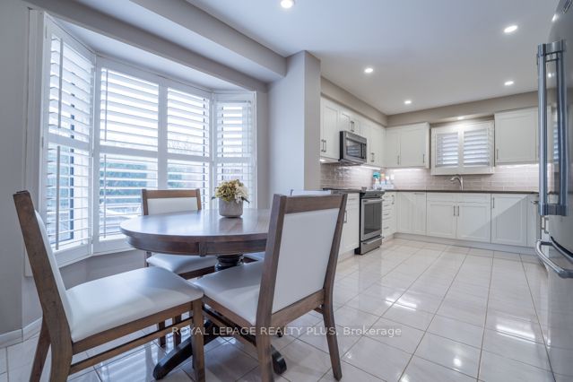 4078 Rossland Cres