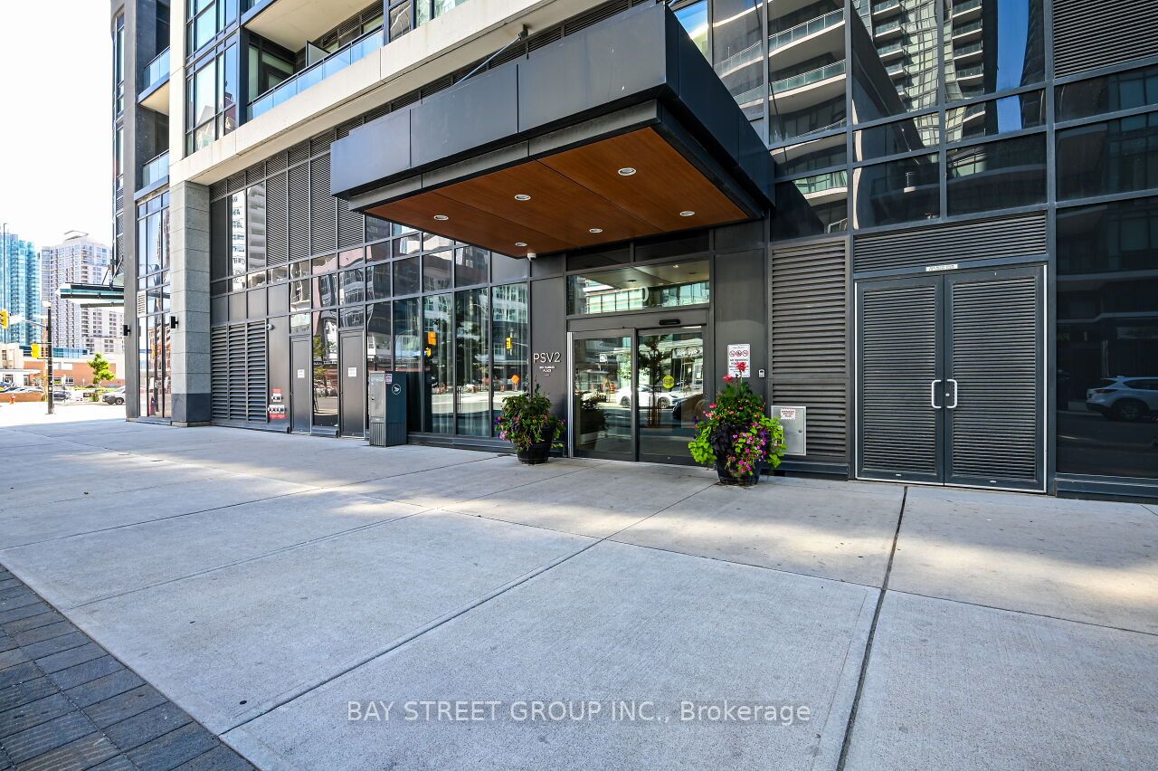 510 Curran Pl, #902