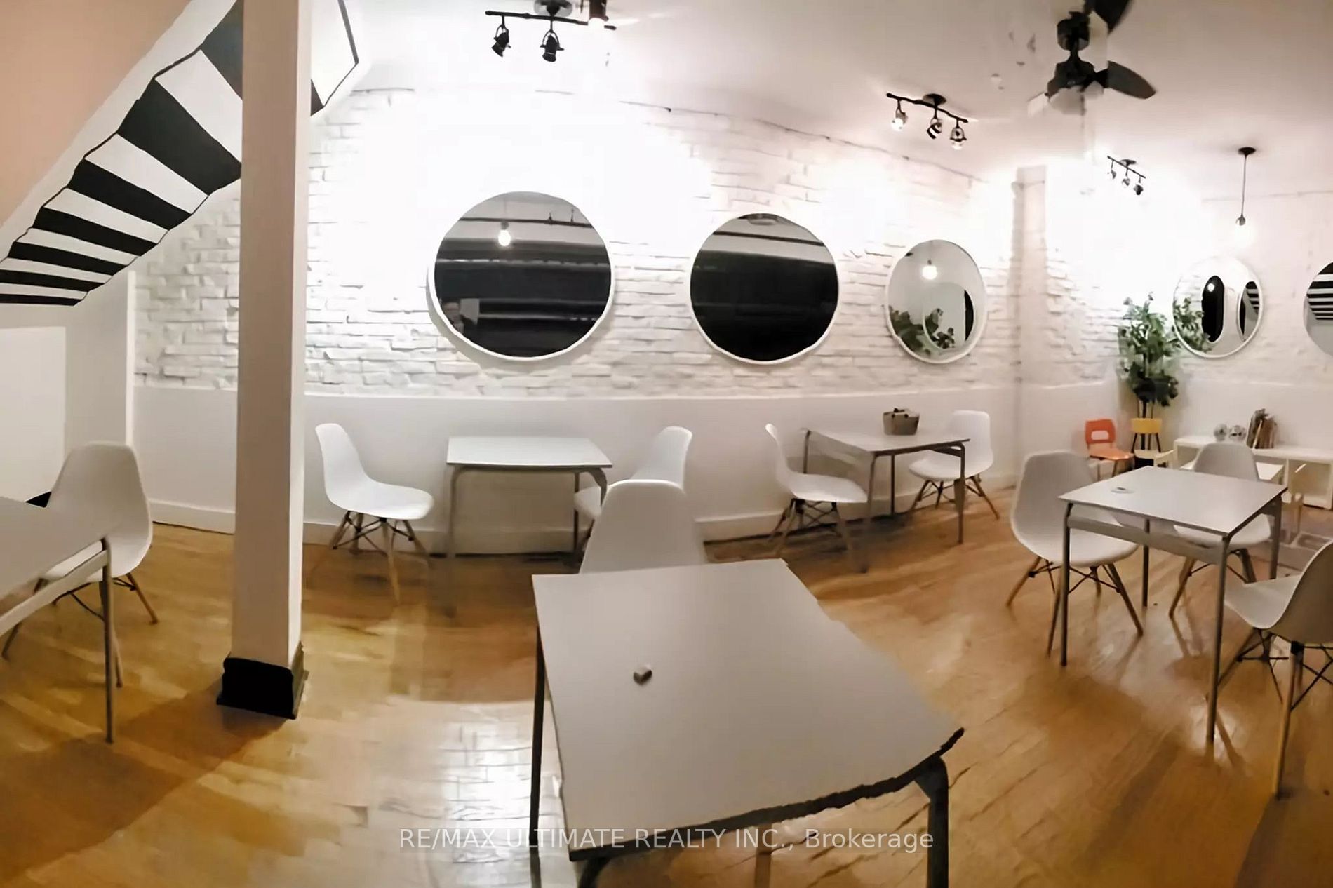 89 Roncesvalles Ave