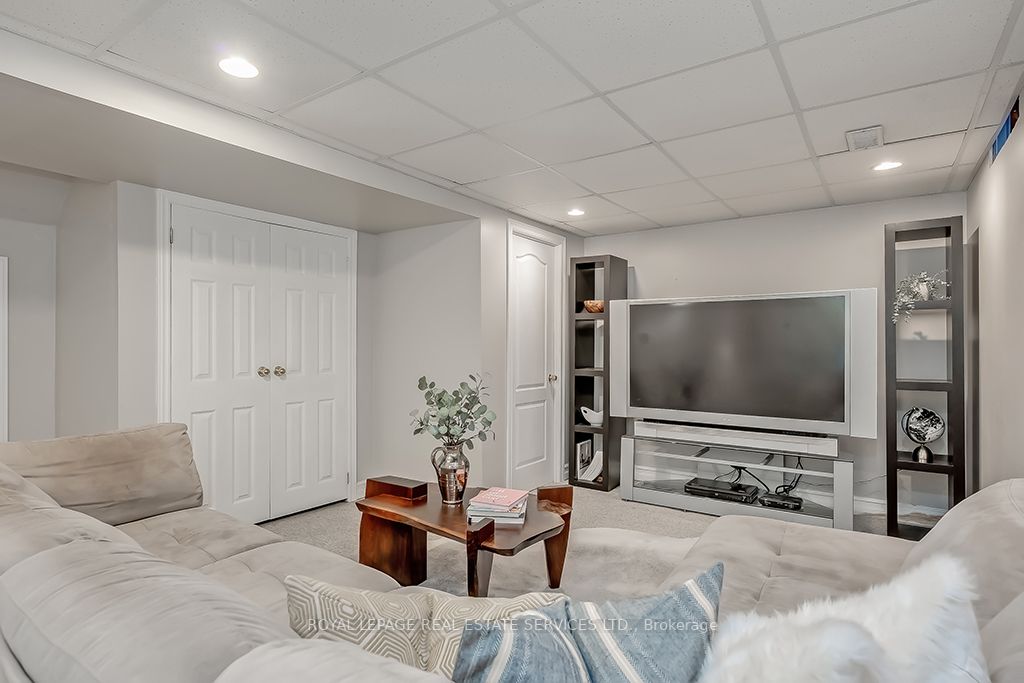569 Eliza Crescent