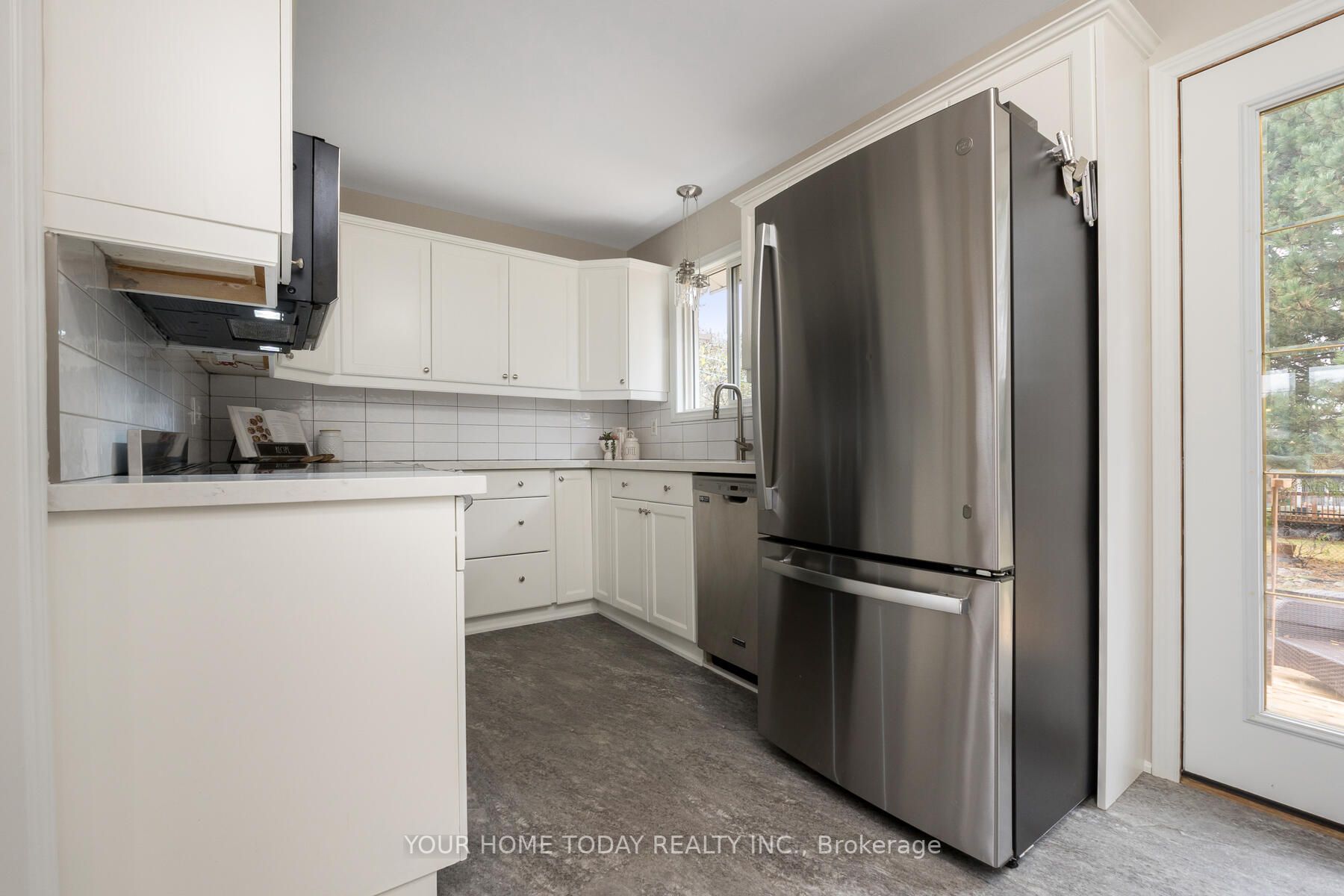 42 Moore Park Cres