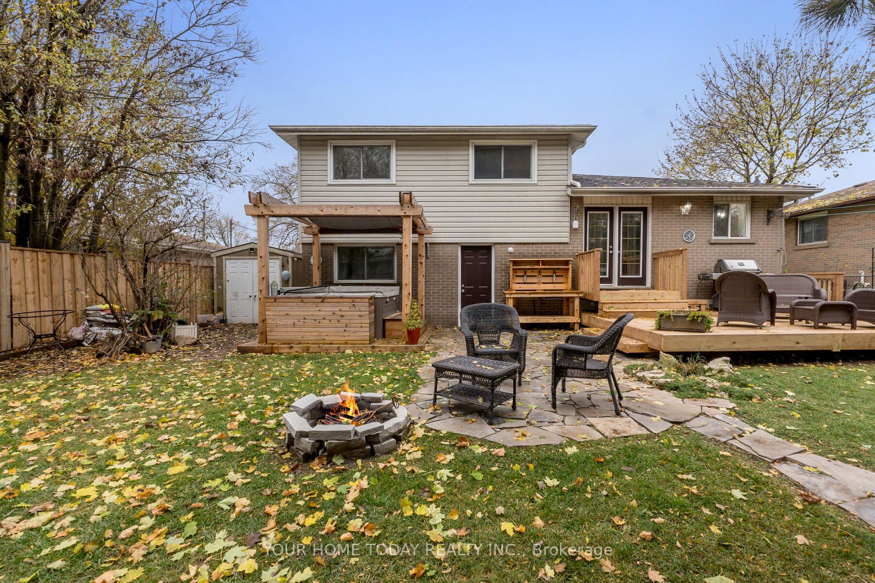 42 Moore Park Cres