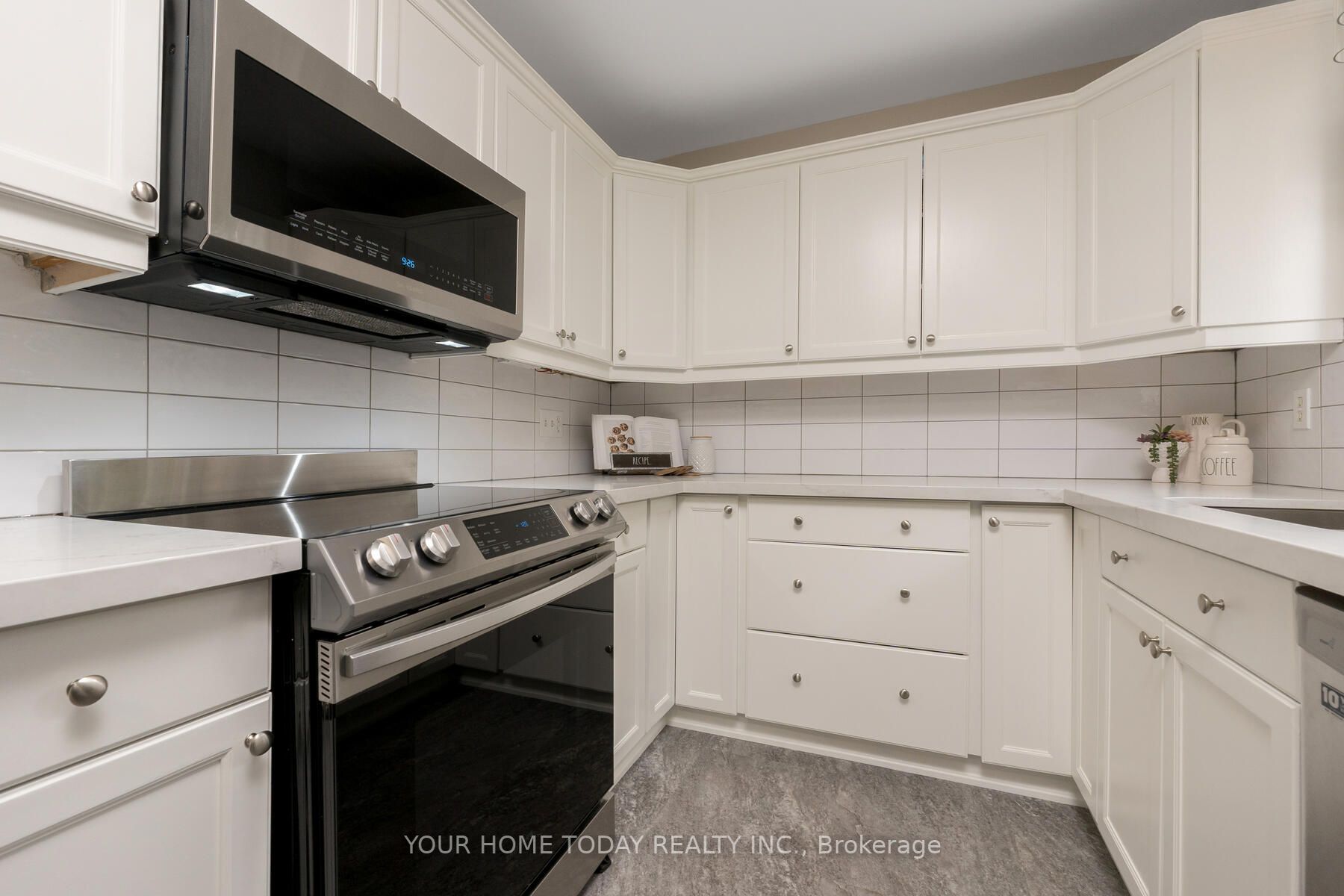 42 Moore Park Cres