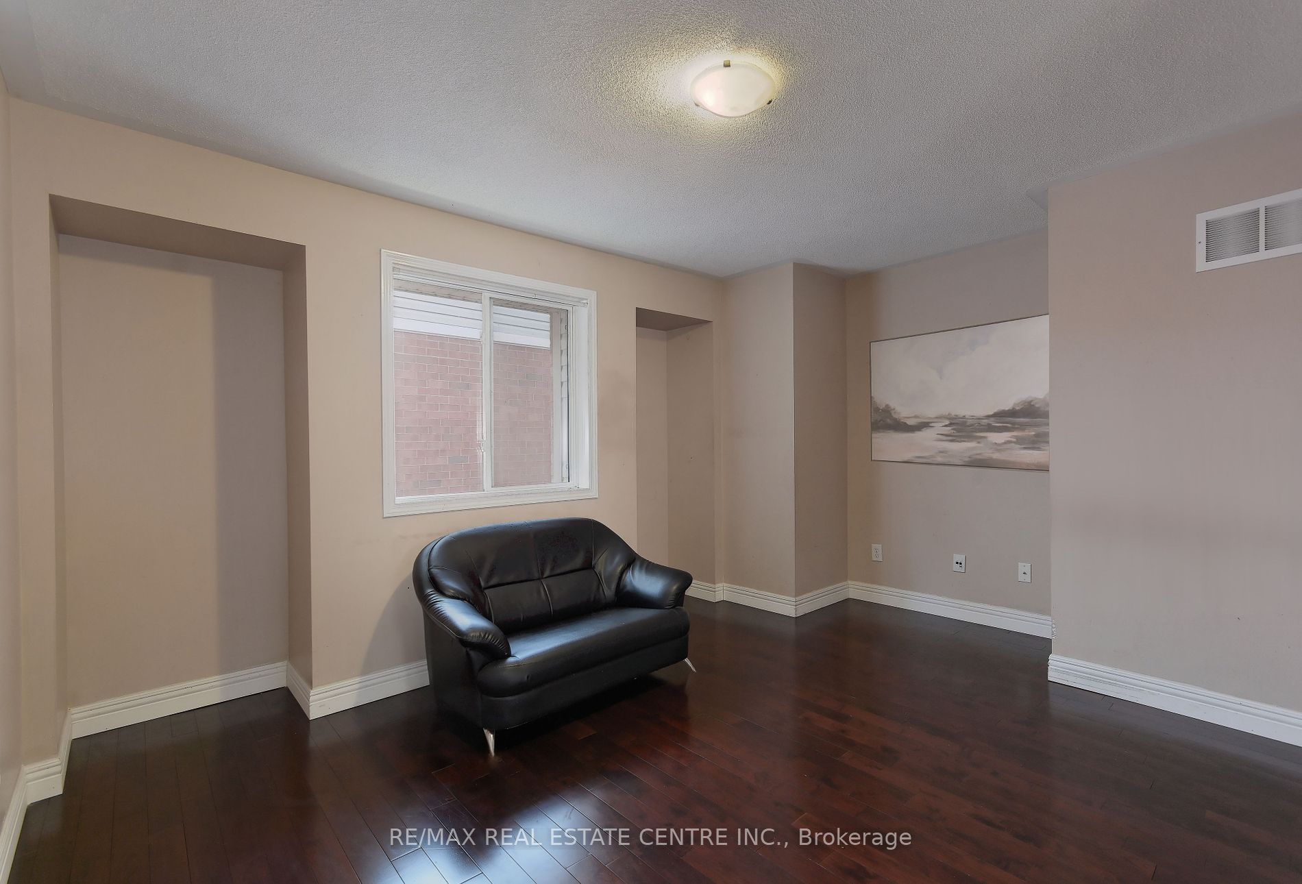 1399 Marshall Cres