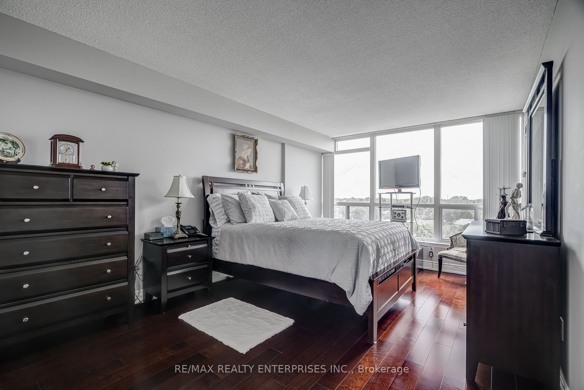 10 Laurelcrest St, #802