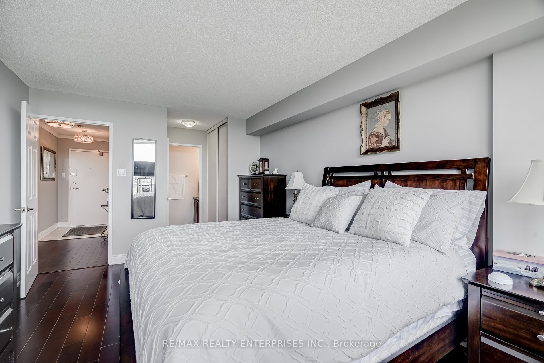 10 Laurelcrest St, #802
