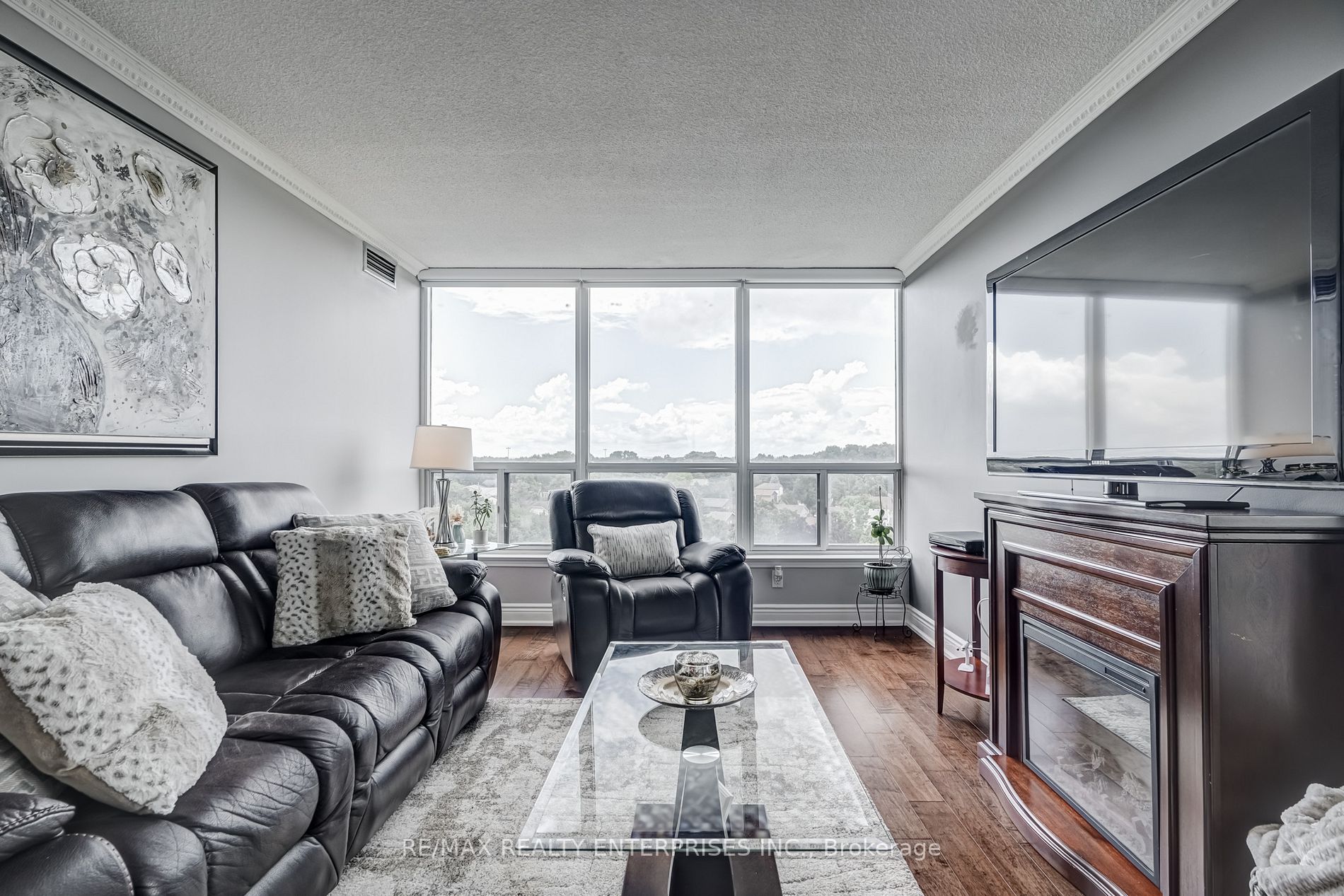 10 Laurelcrest St, #802
