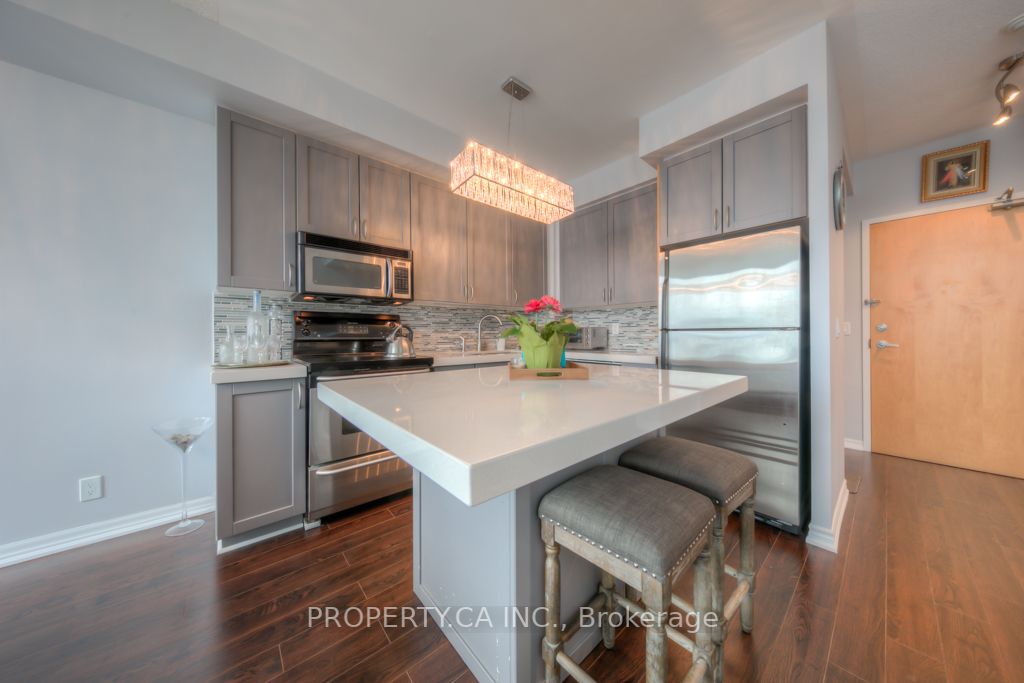 3939 Duke Of York Blvd, #903