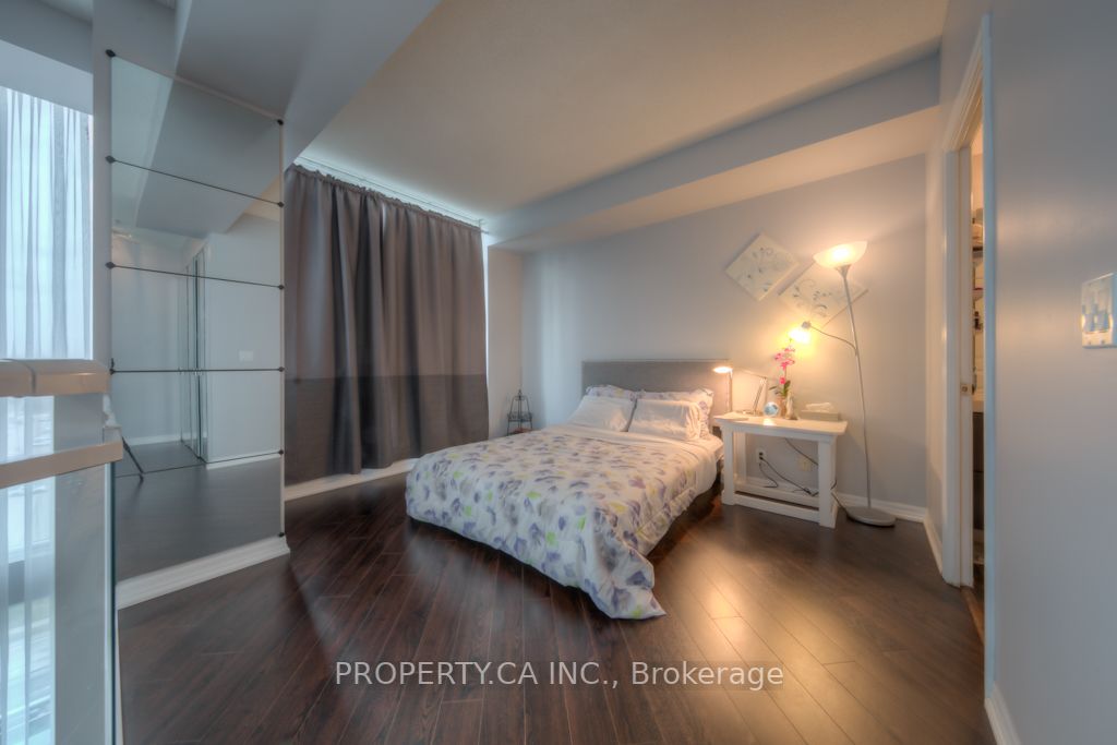 3939 Duke Of York Blvd, #903