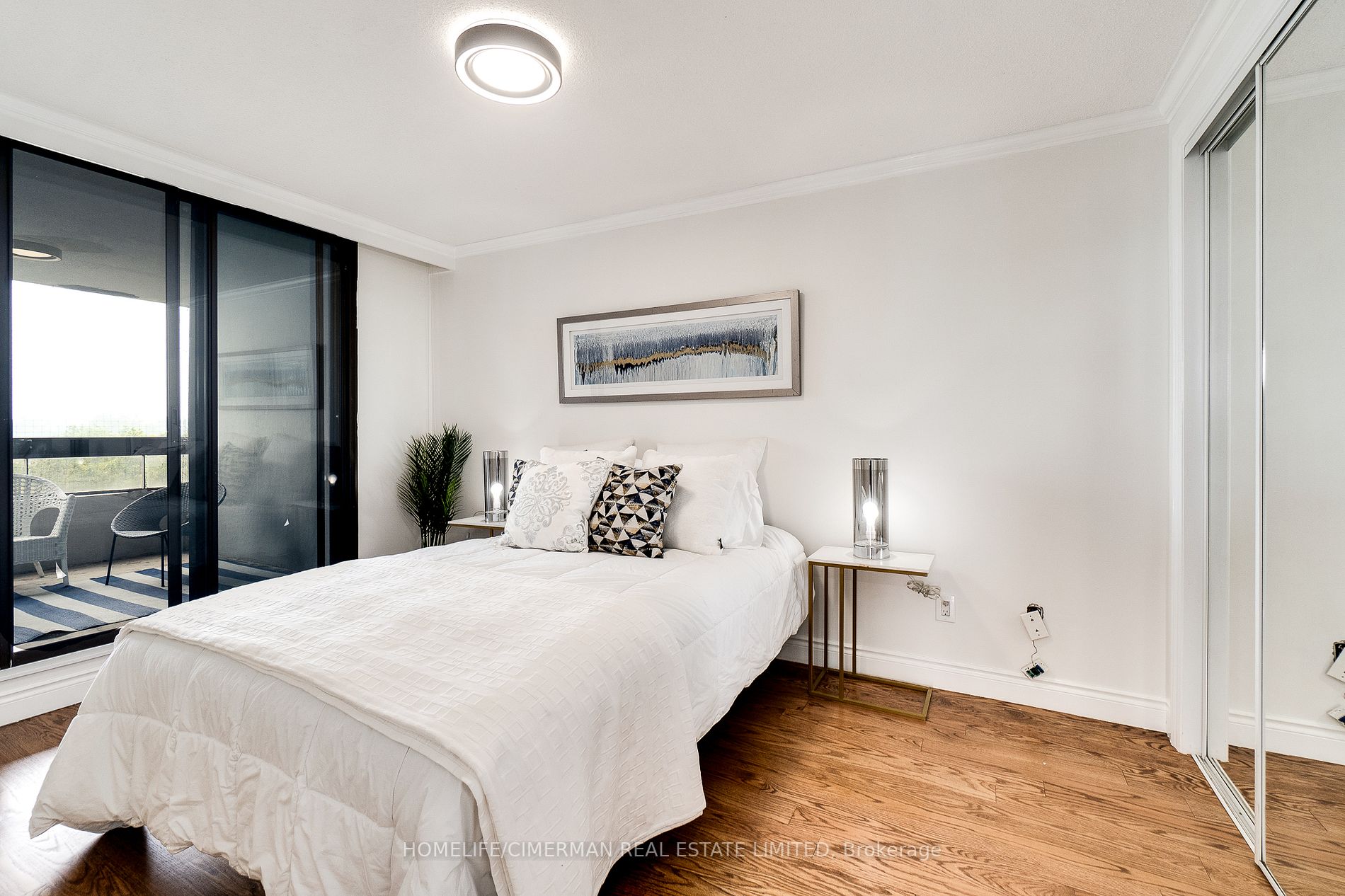 100 Quebec Ave, #712