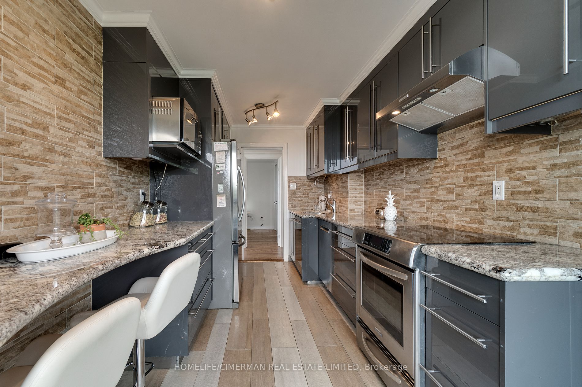 100 Quebec Ave, #712