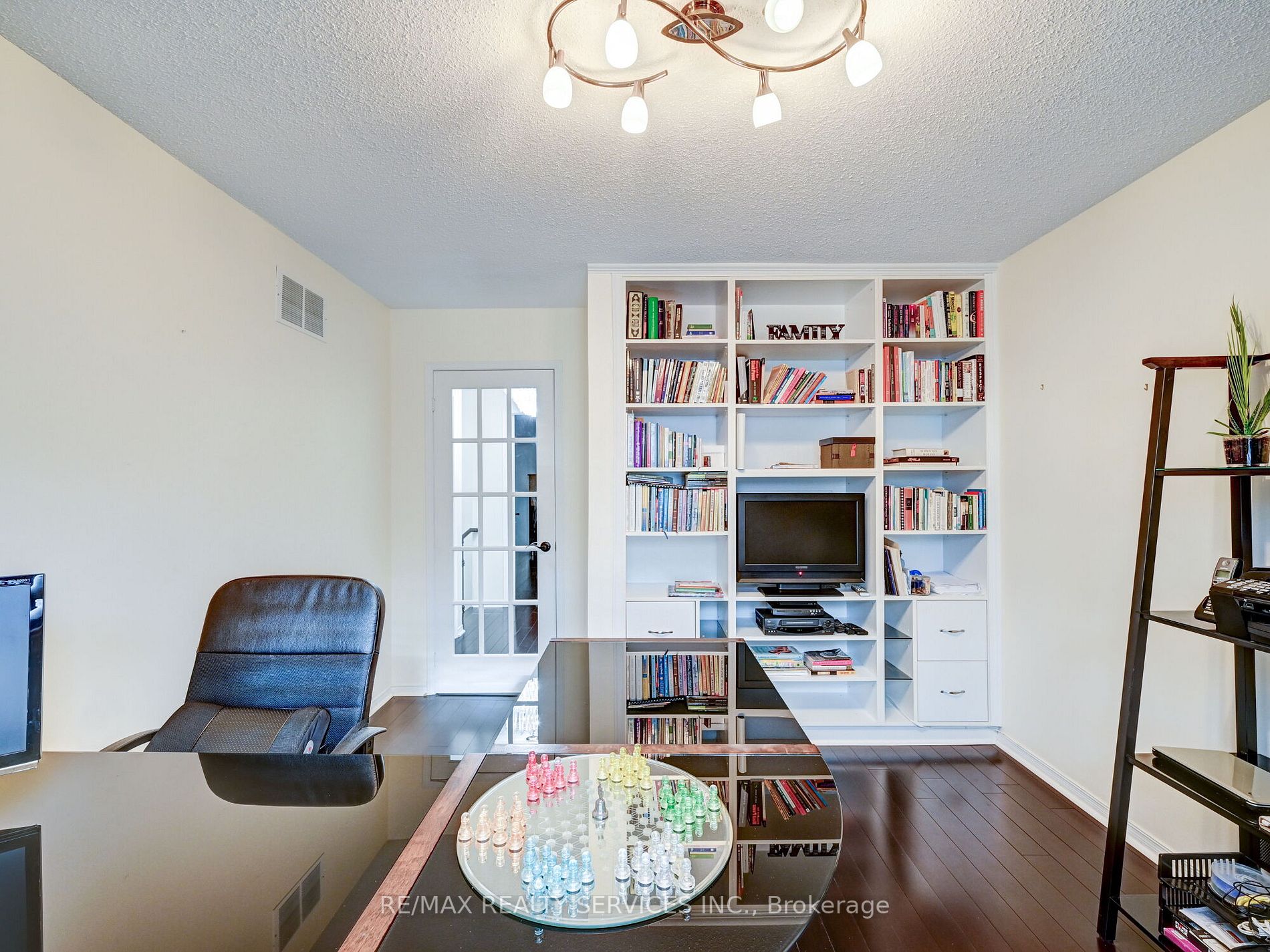 53 Oakmeadow Dr