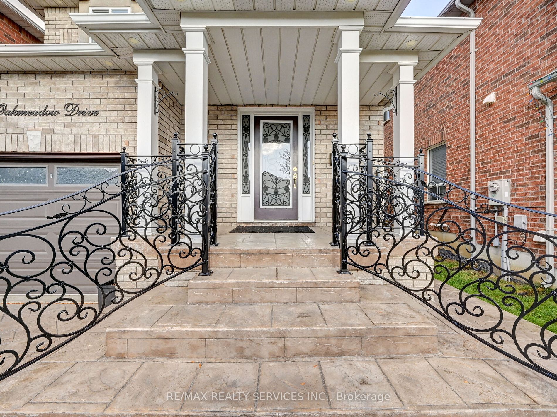 53 Oakmeadow Dr