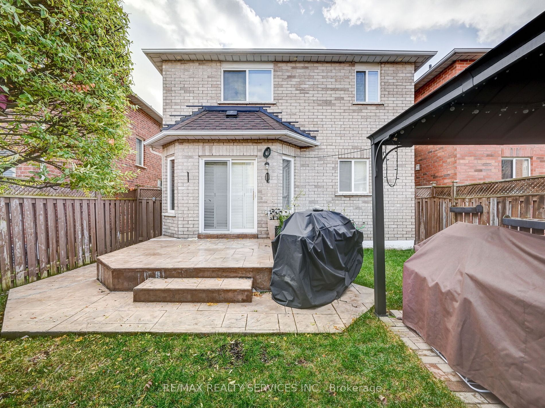 53 Oakmeadow Dr