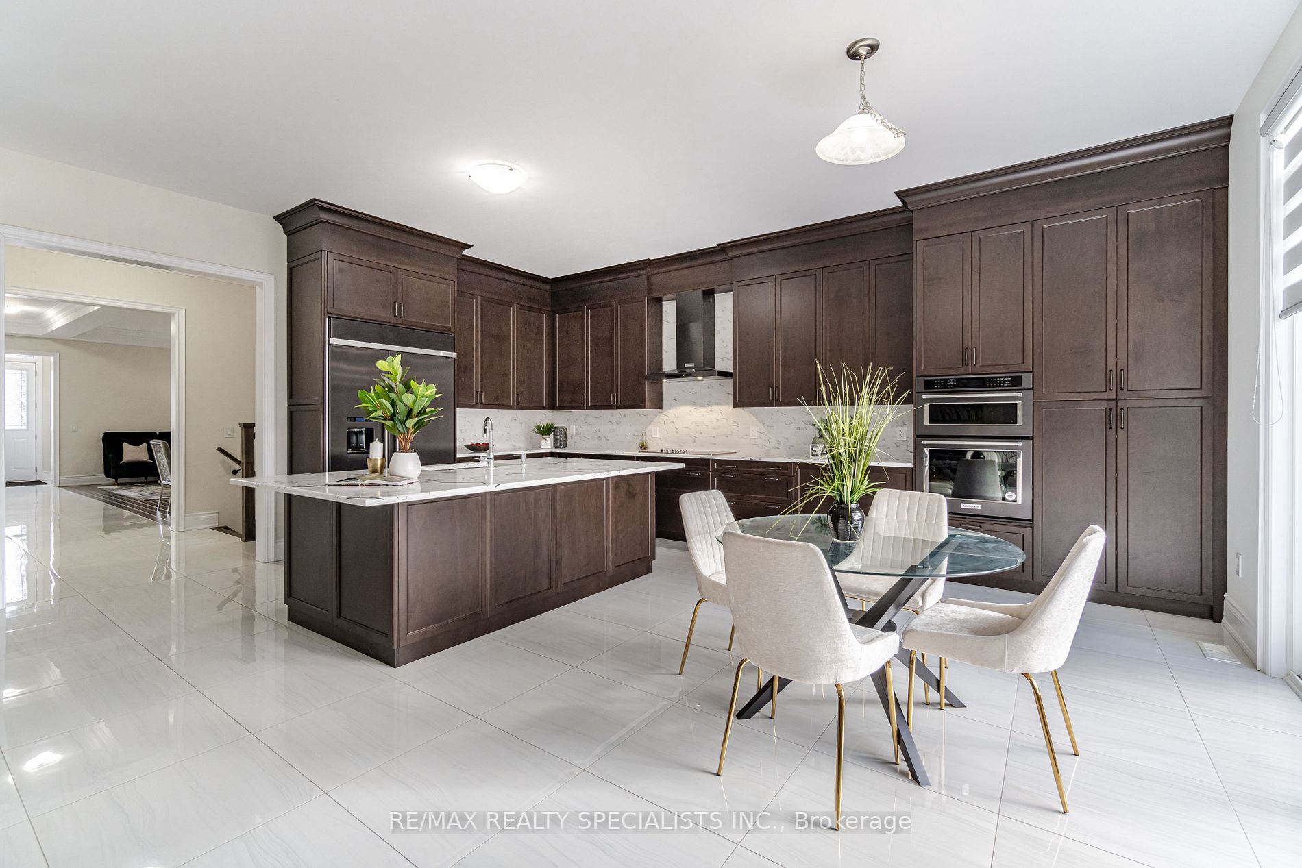 24 Daisy Meadow Cres W