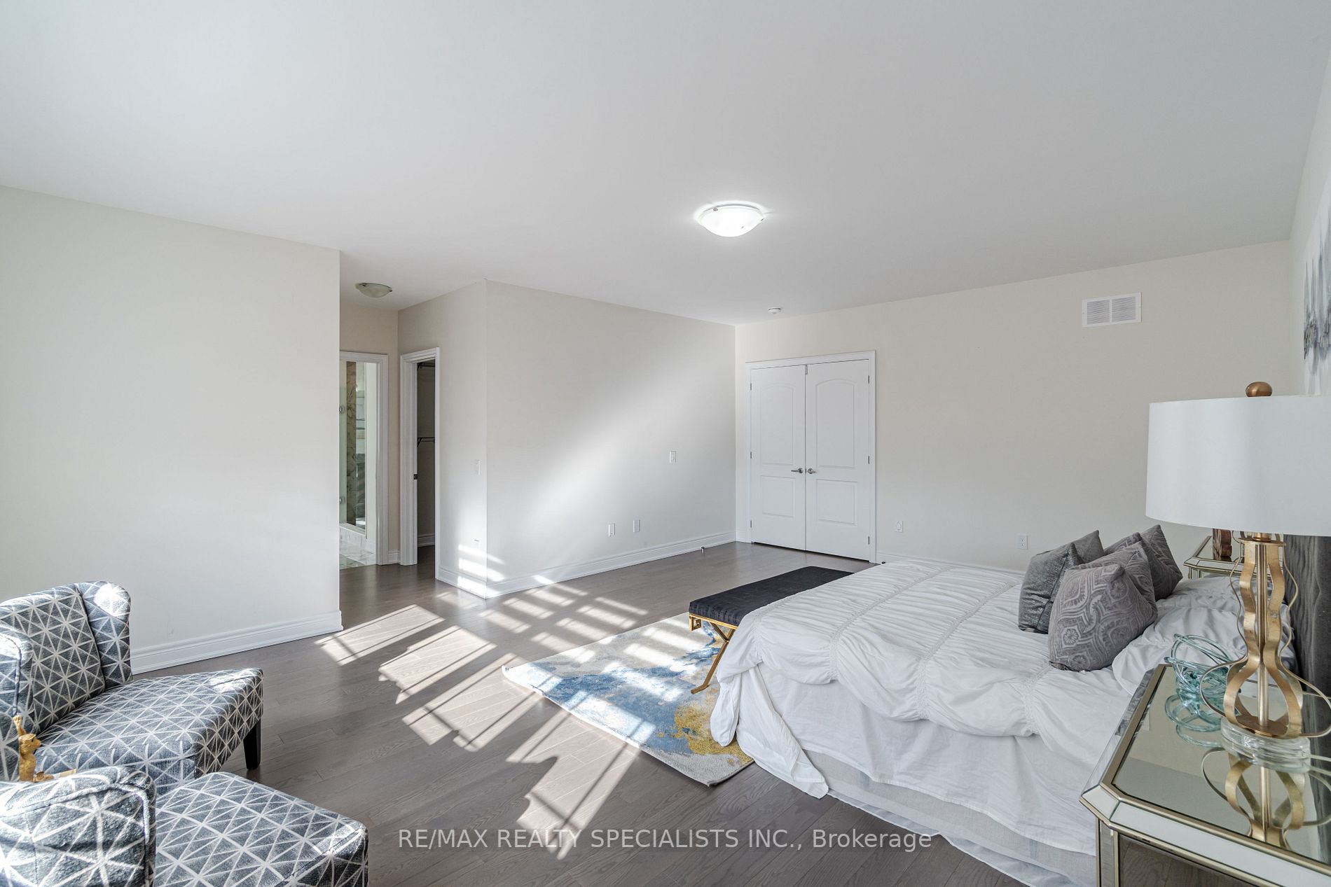 24 Daisy Meadow Cres W