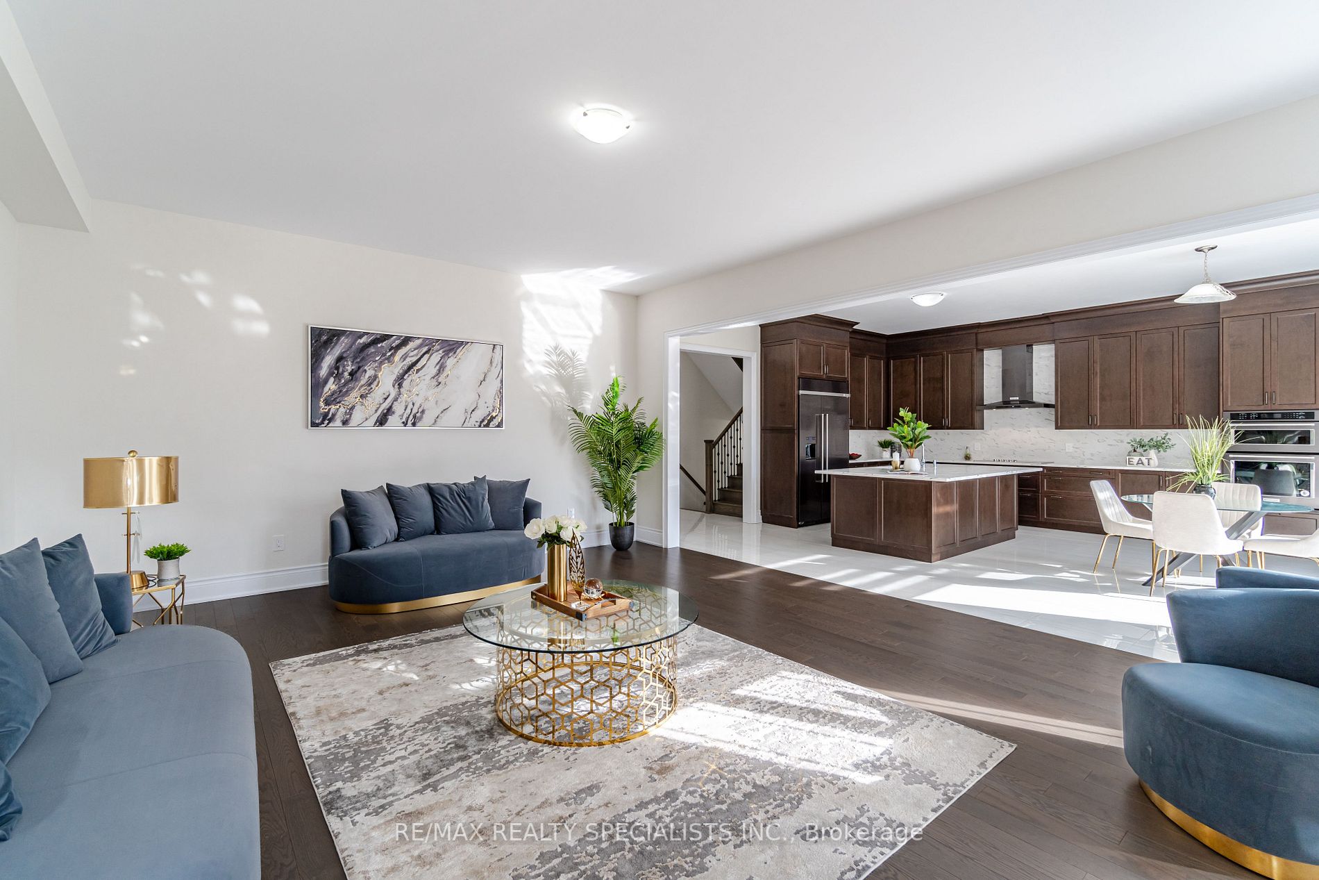 24 Daisy Meadow Cres W