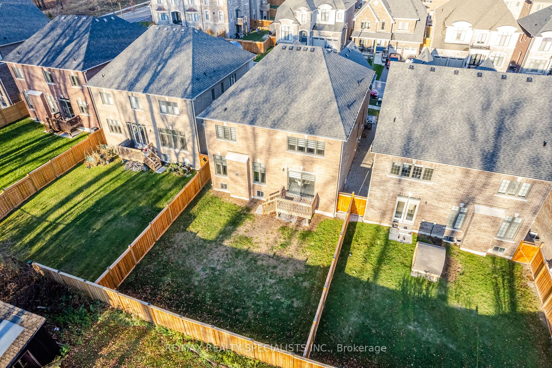 24 Daisy Meadow Cres W
