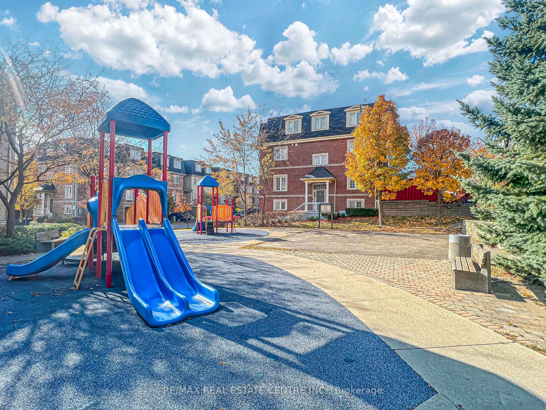 435 Hensall Circ, #176