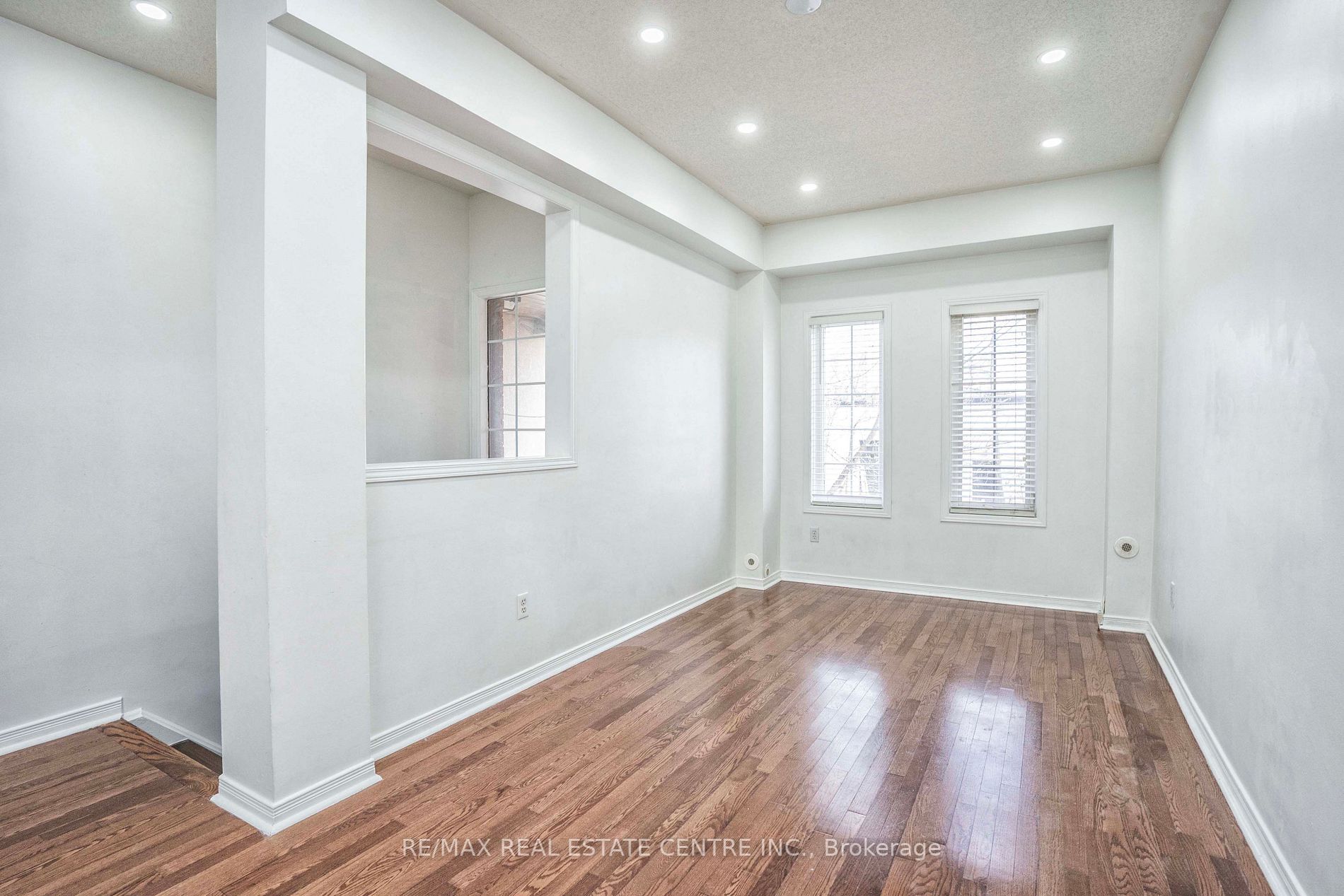 435 Hensall Circ, #176