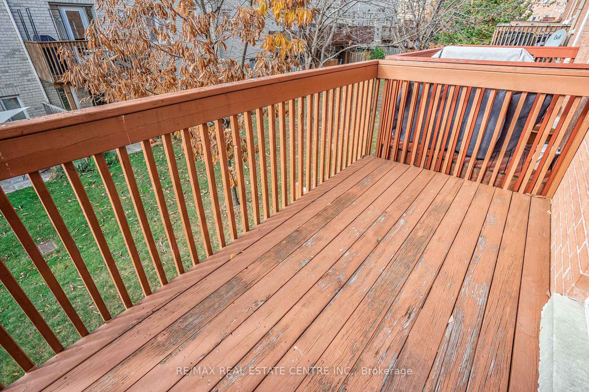 435 Hensall Circ, #176