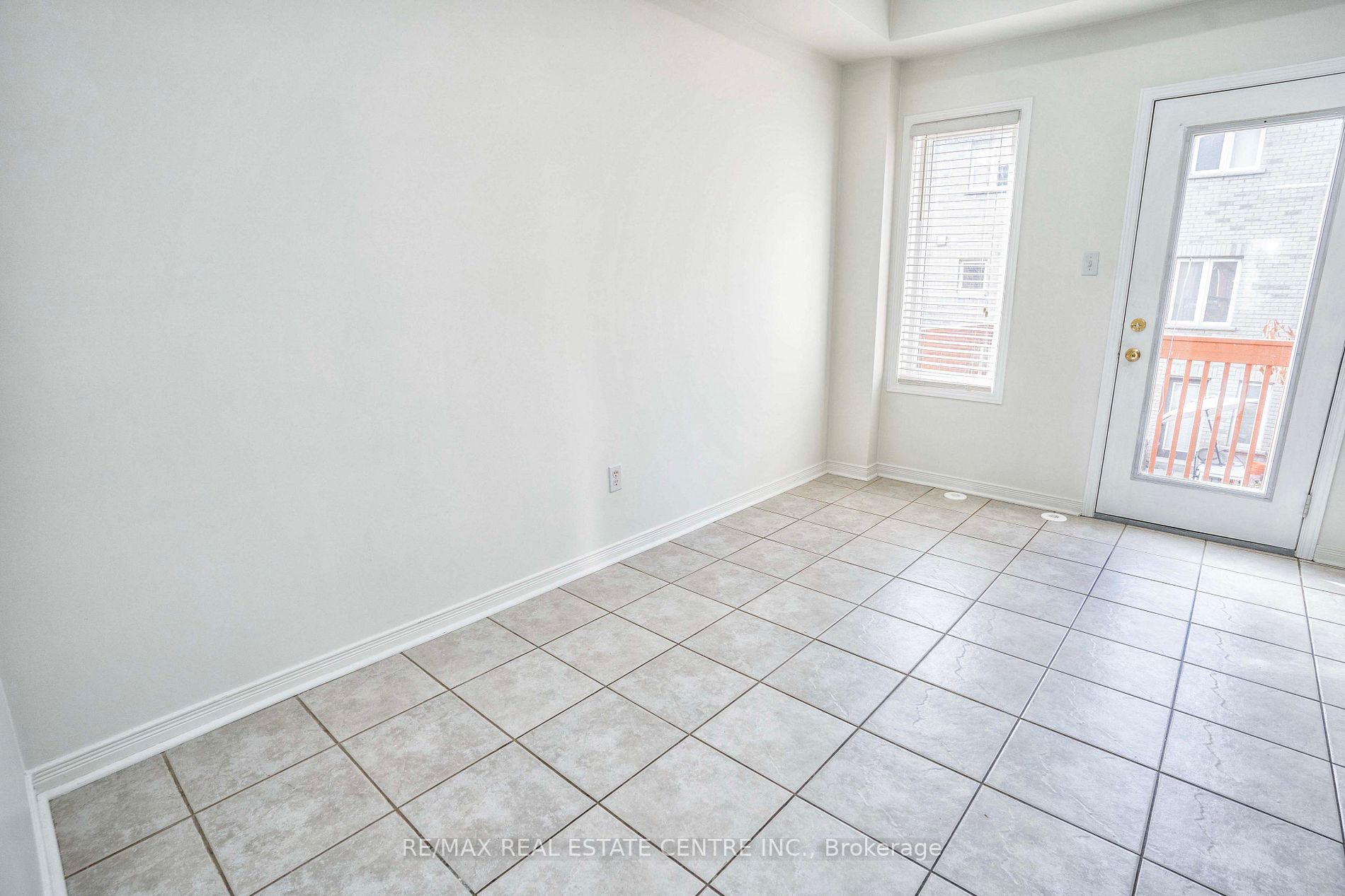435 Hensall Circ, #176