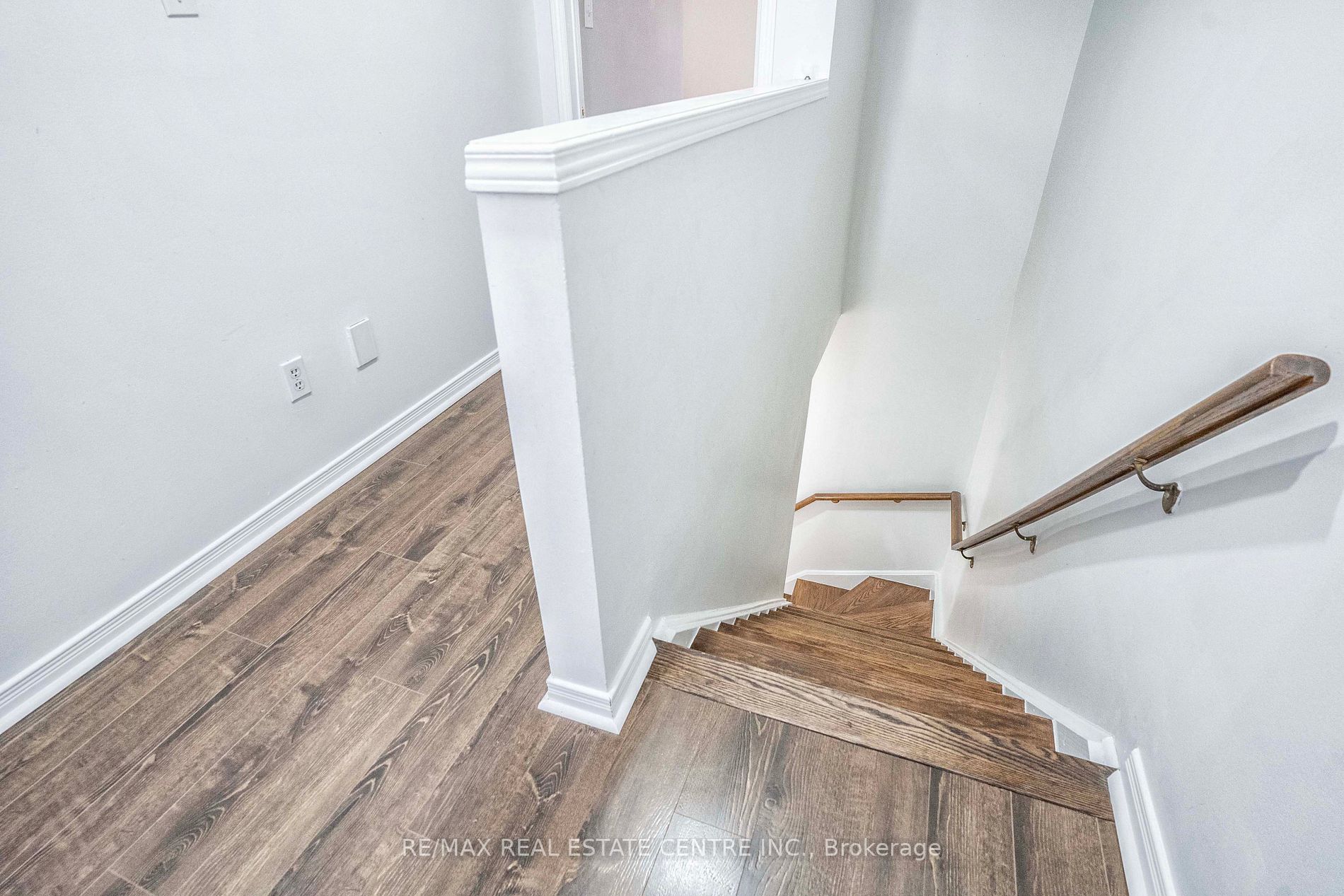 435 Hensall Circ, #176