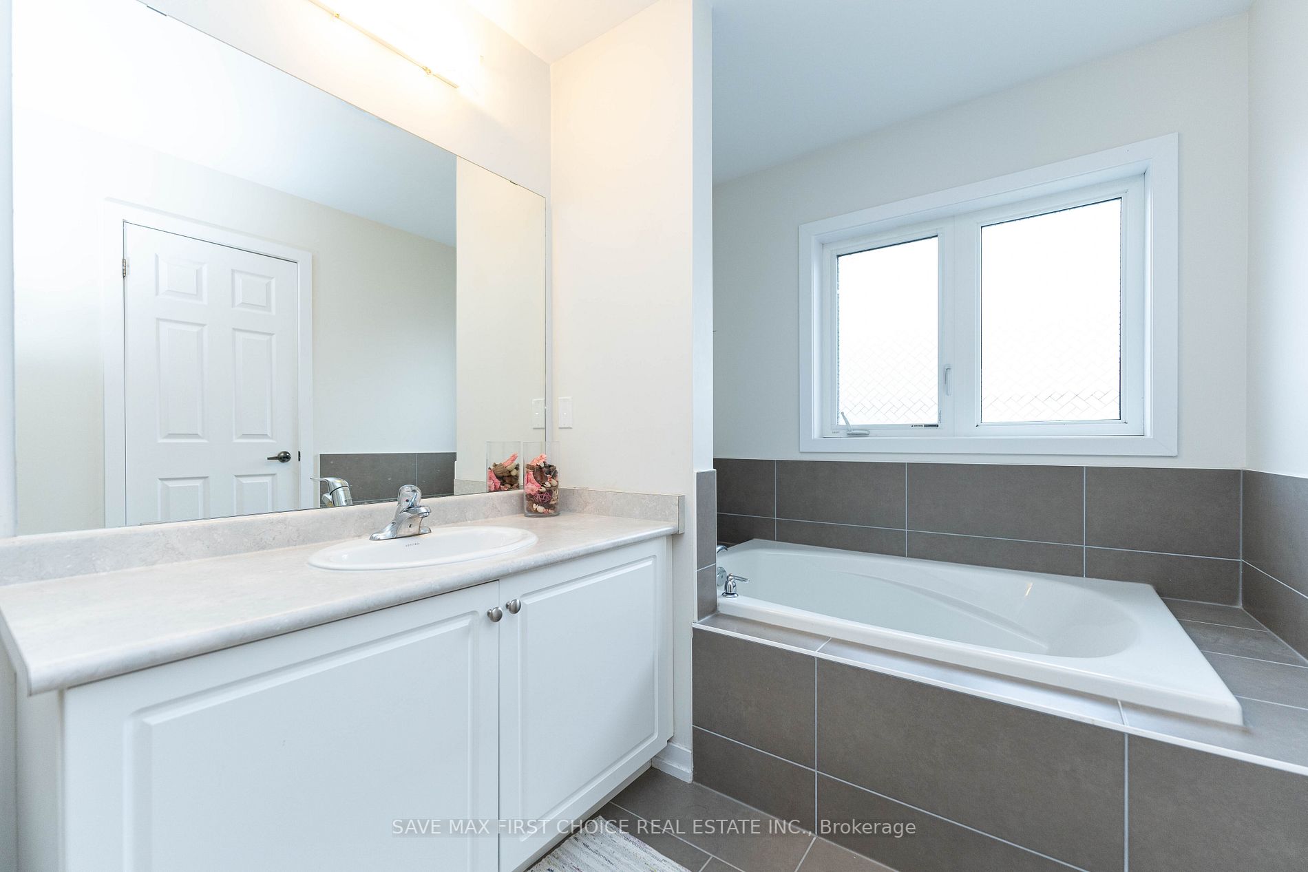 18 Daylight St