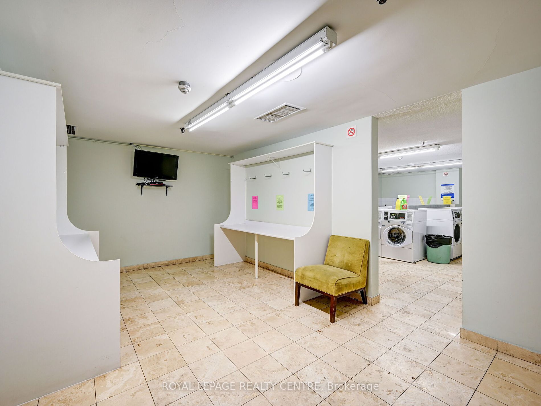 2323 Confederation Pkwy, #202
