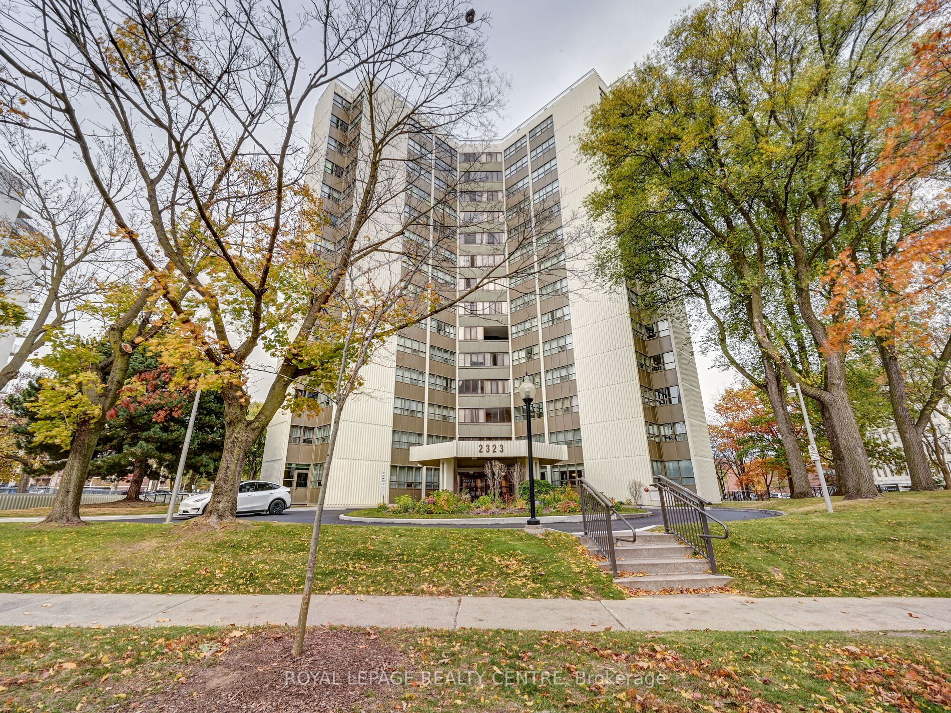 2323 Confederation Pkwy, #202