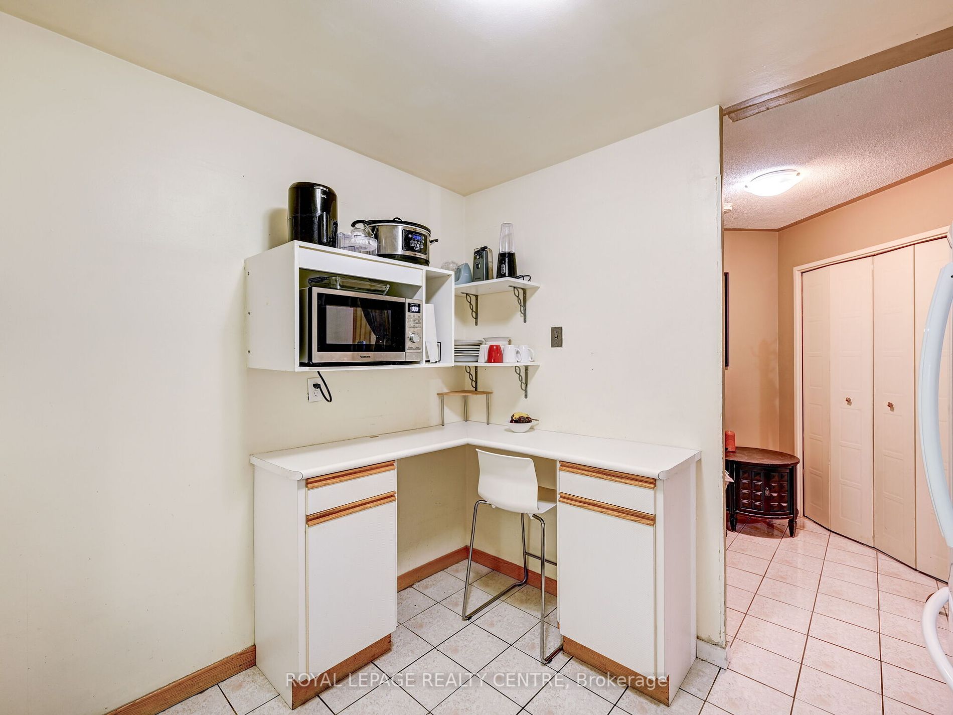 2323 Confederation Pkwy, #202