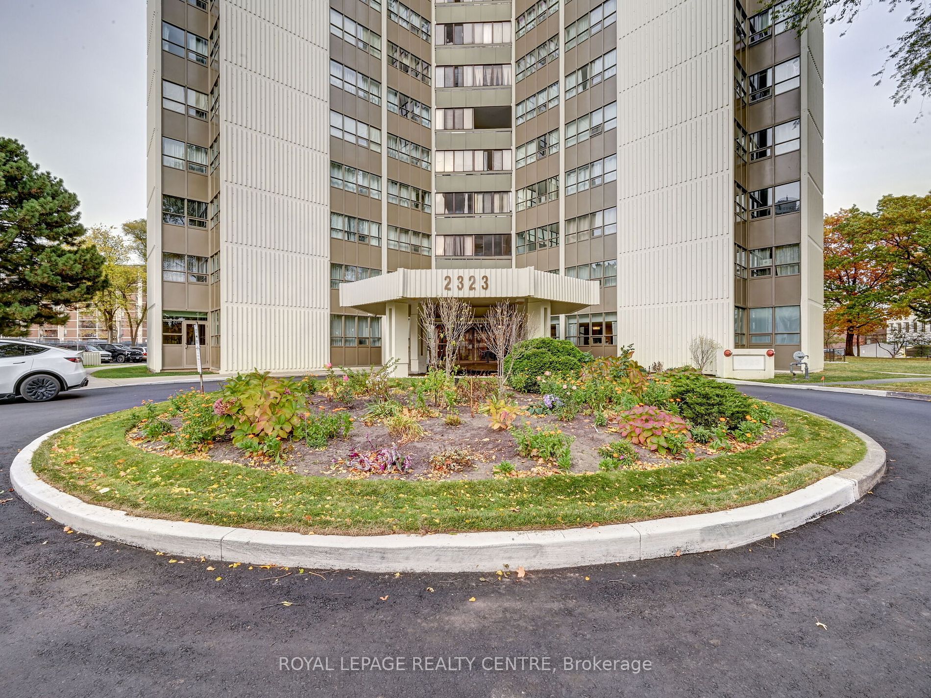 2323 Confederation Pkwy, #202