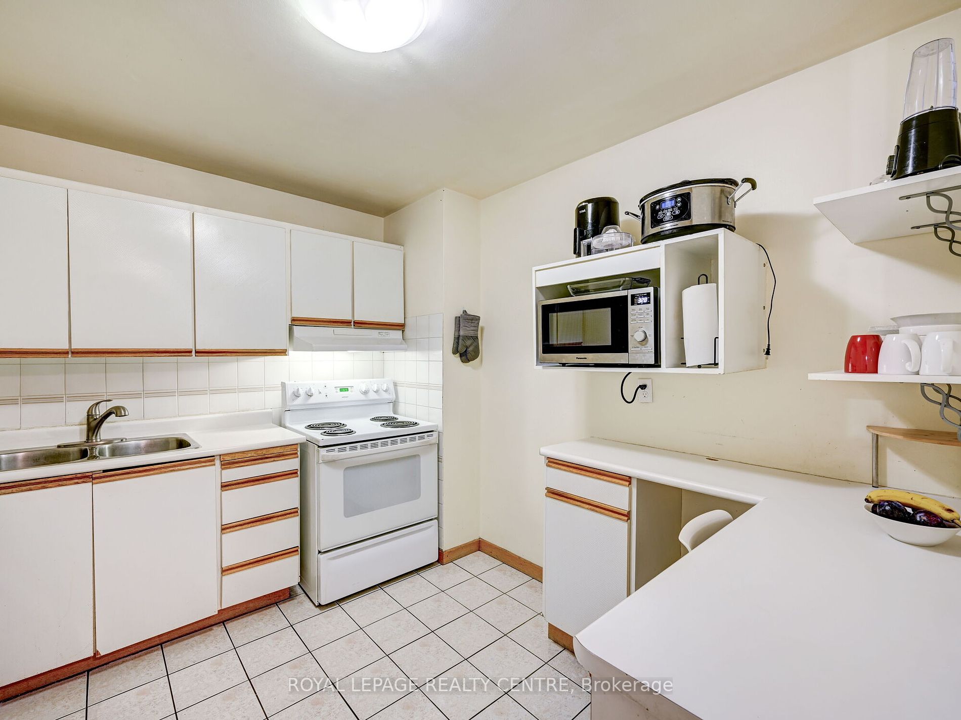 2323 Confederation Pkwy, #202