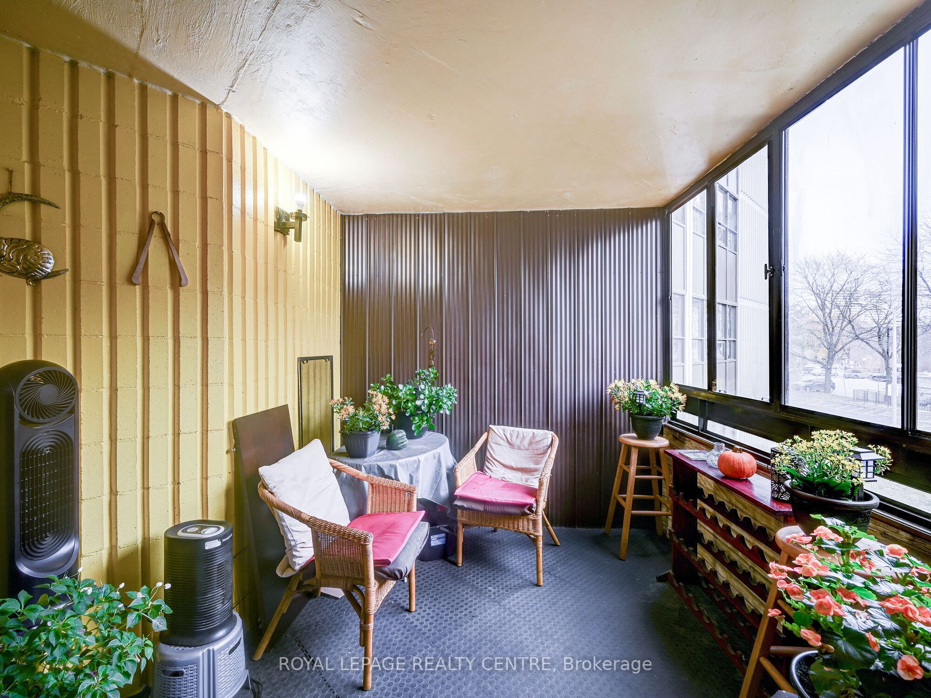 2323 Confederation Pkwy, #202