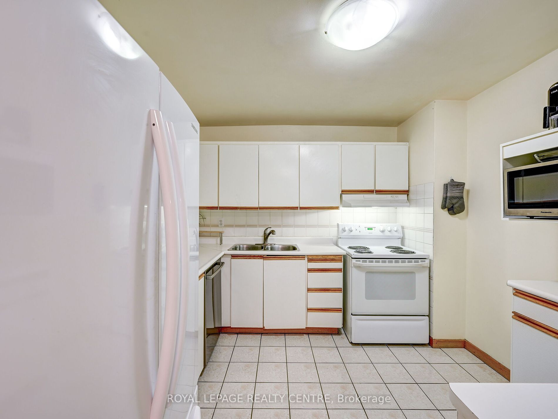 2323 Confederation Pkwy, #202