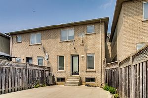 107 Crystal Glen Cres
