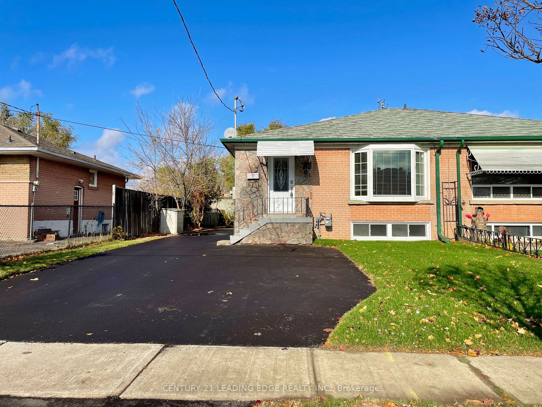 137 Raylawn Cres