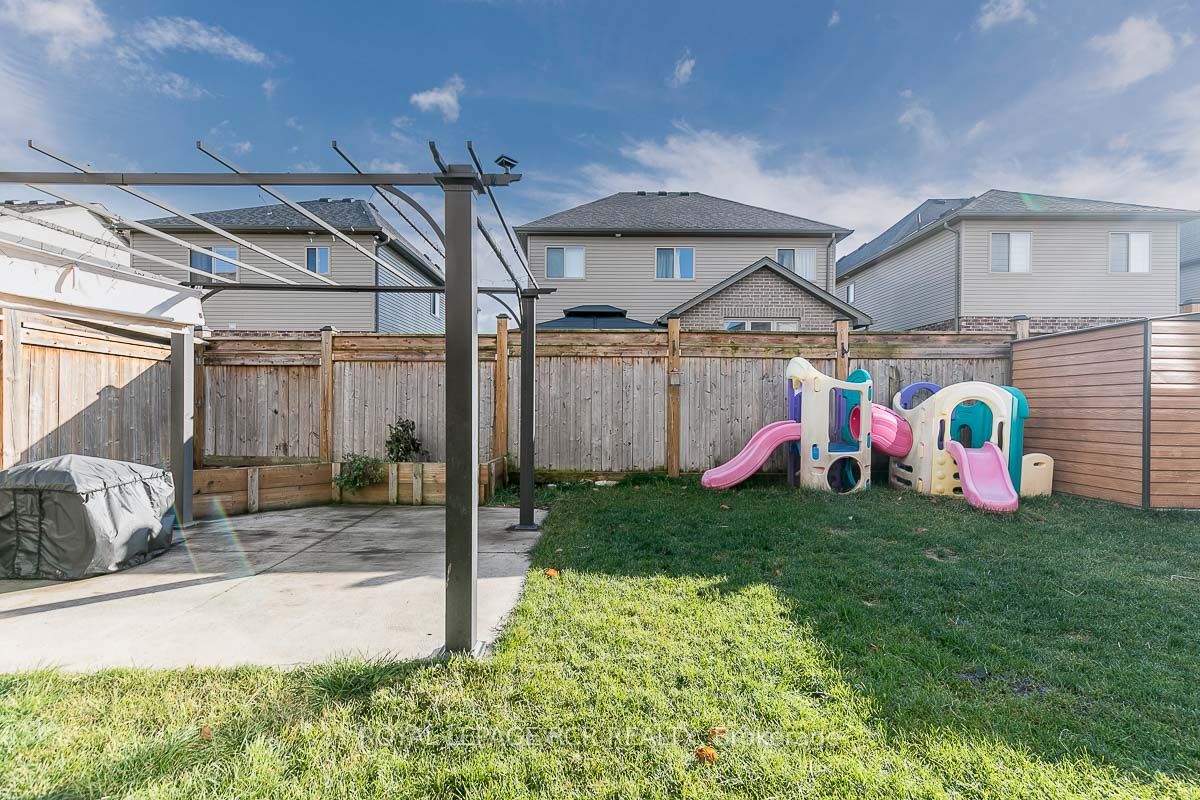 16 Fitzgerald St