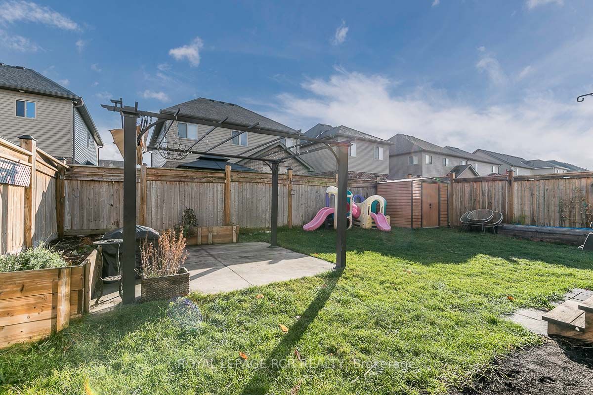 16 Fitzgerald St